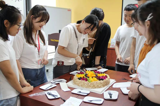 5d9c06f12ff93.jpg 4.jpg